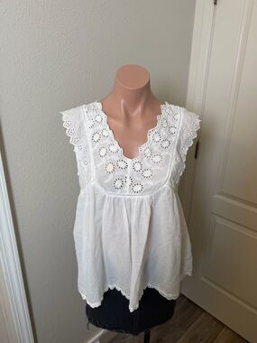Mystree White Lace Eyelet V-Neck Tank Top Sz M